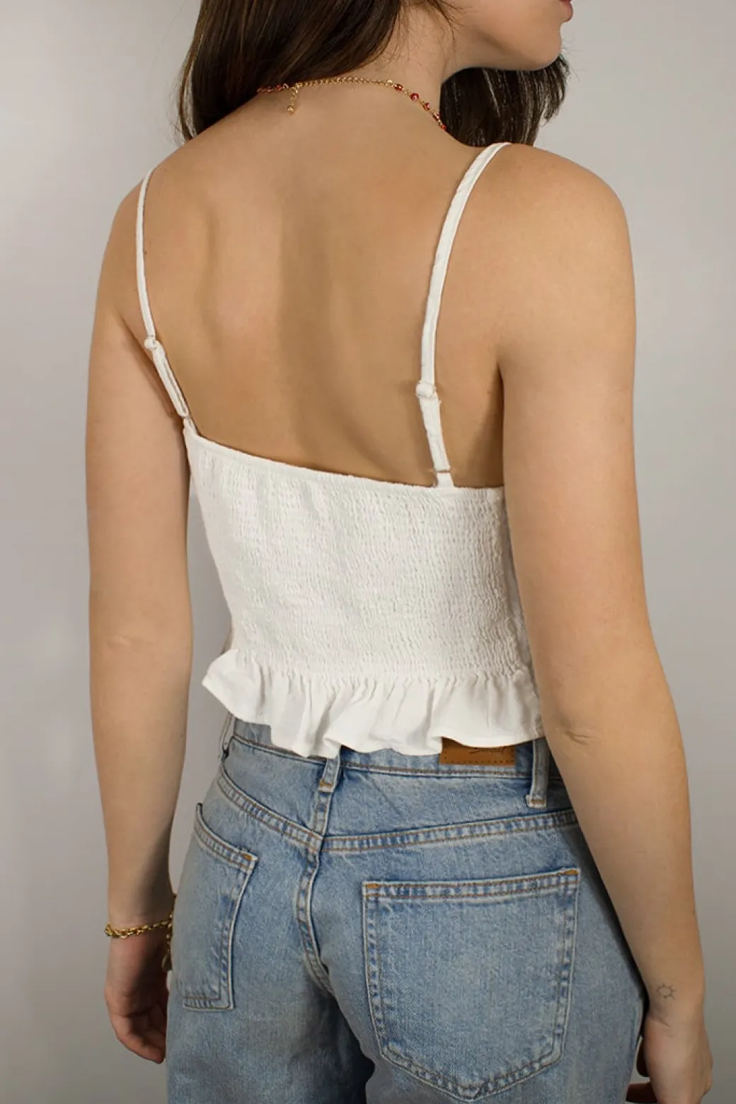 Crop top con balza