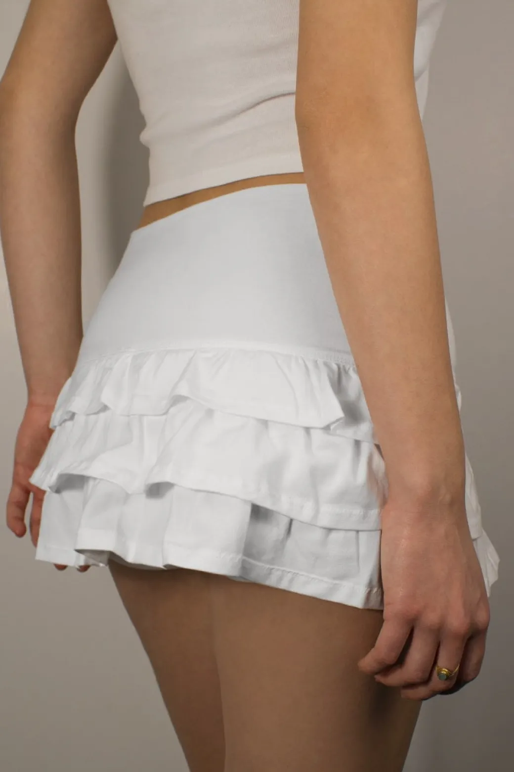 Gonna pantalone mini balze