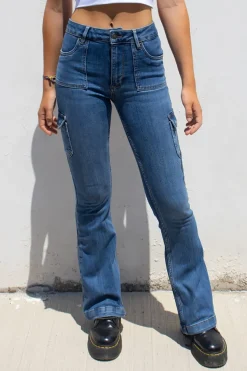 Jeans flare con tasconi