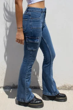 Jeans flare con tasconi