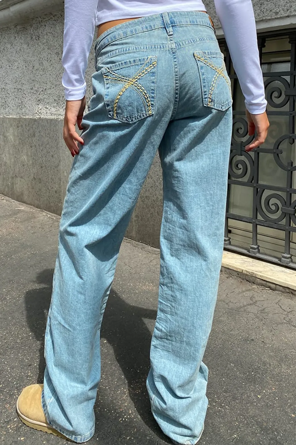 Jeans low waist con ricamo