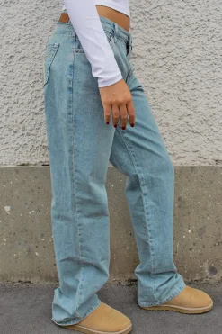 Jeans low waist con ricamo