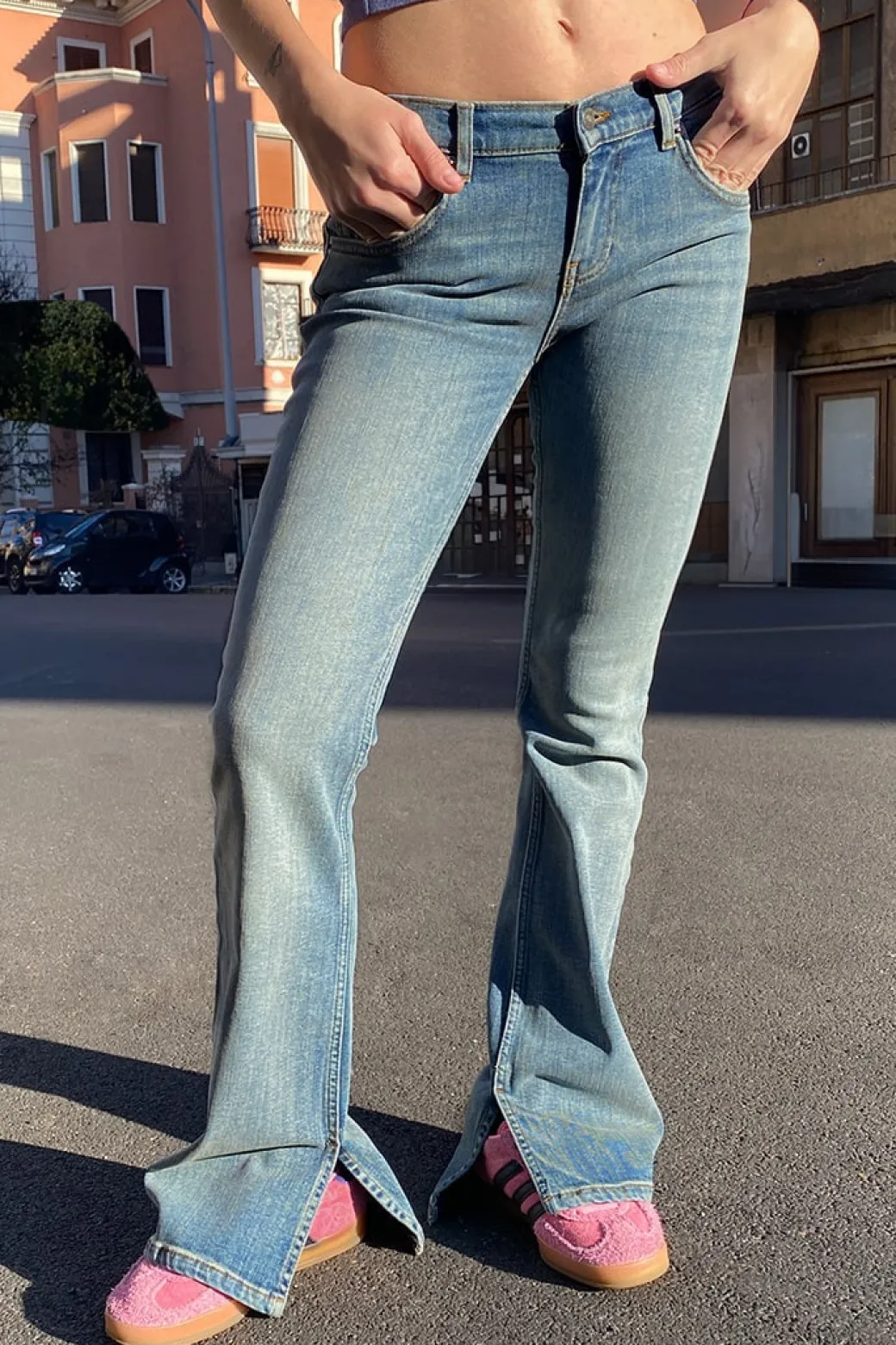 Jeans side split