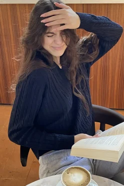 Maglione scollo a V a trecce