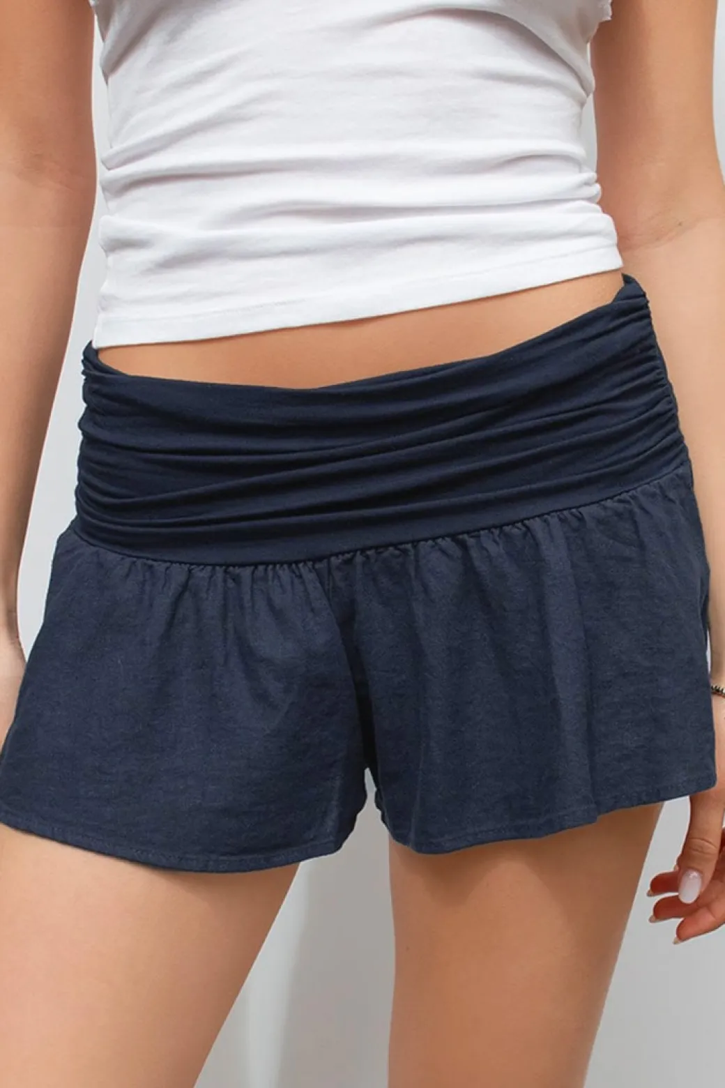 Shorts con fascia in vita