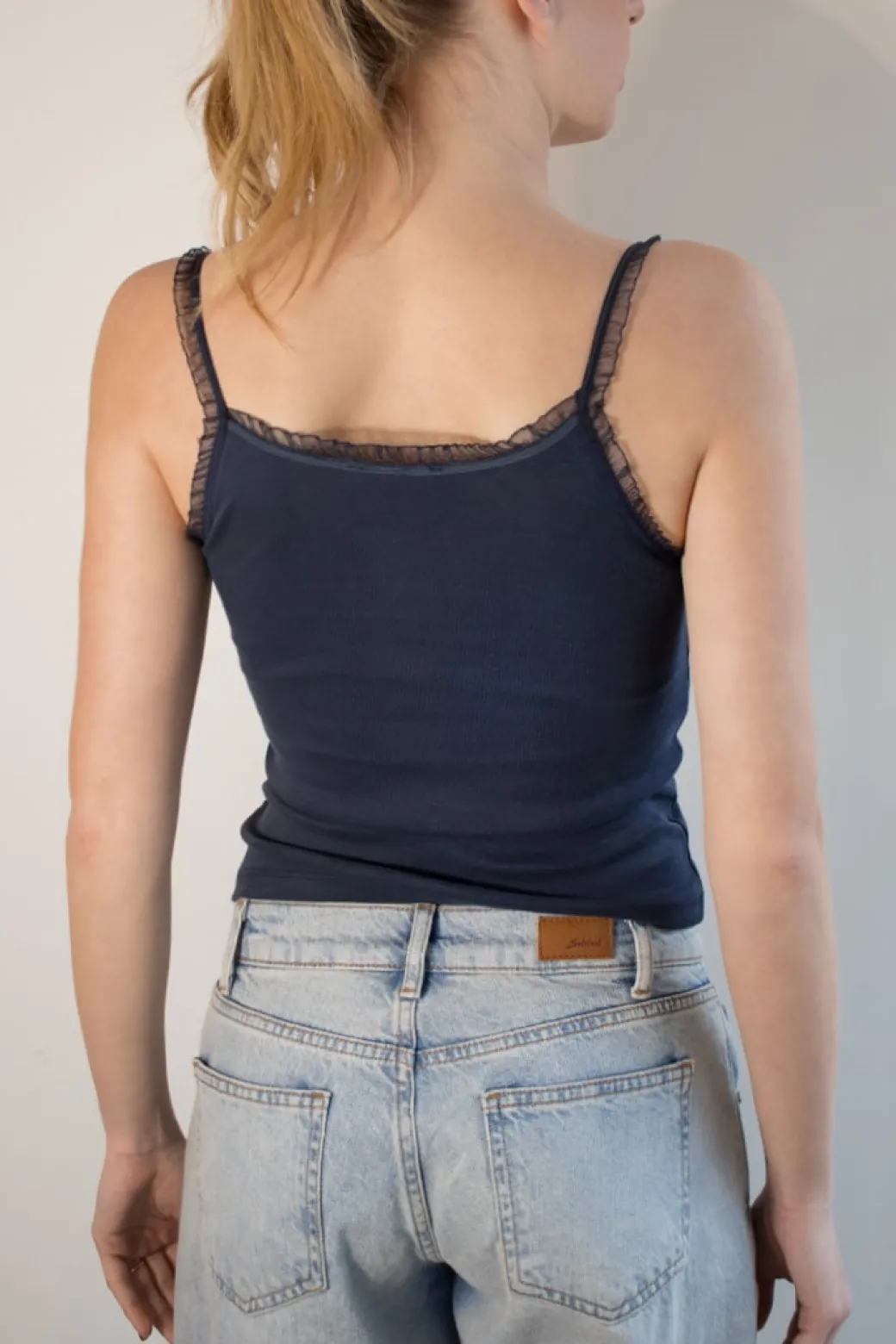 Tank top inserti in tulle