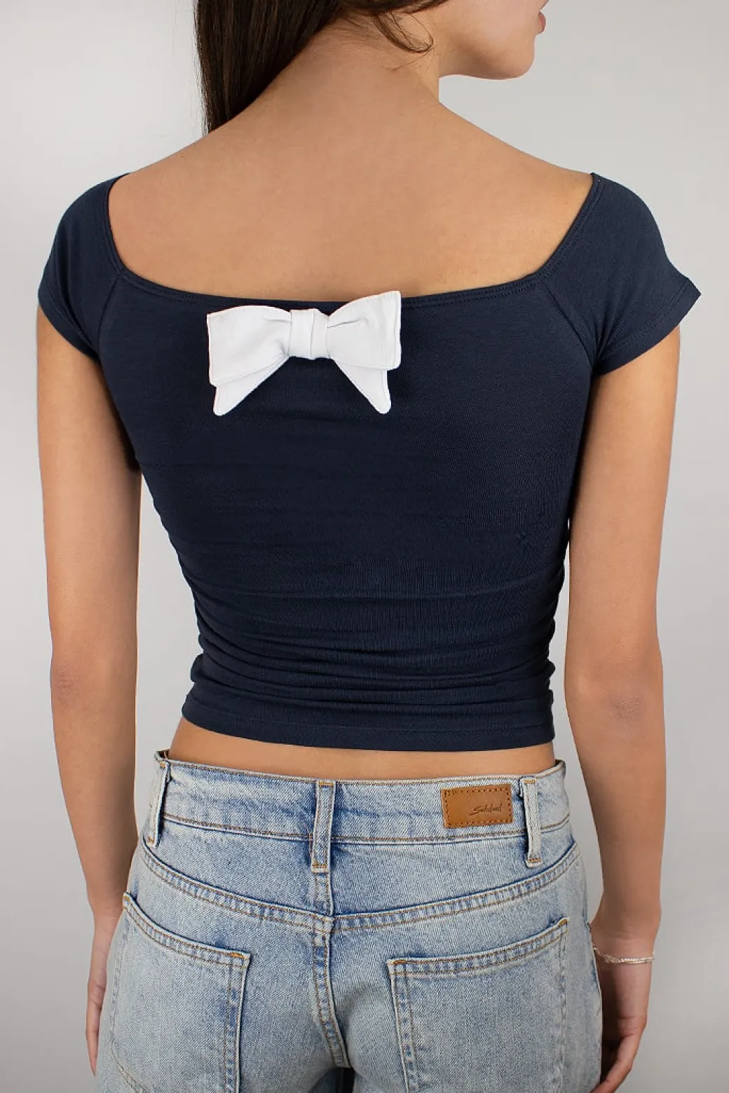 T-shirt arricciata con fiocco