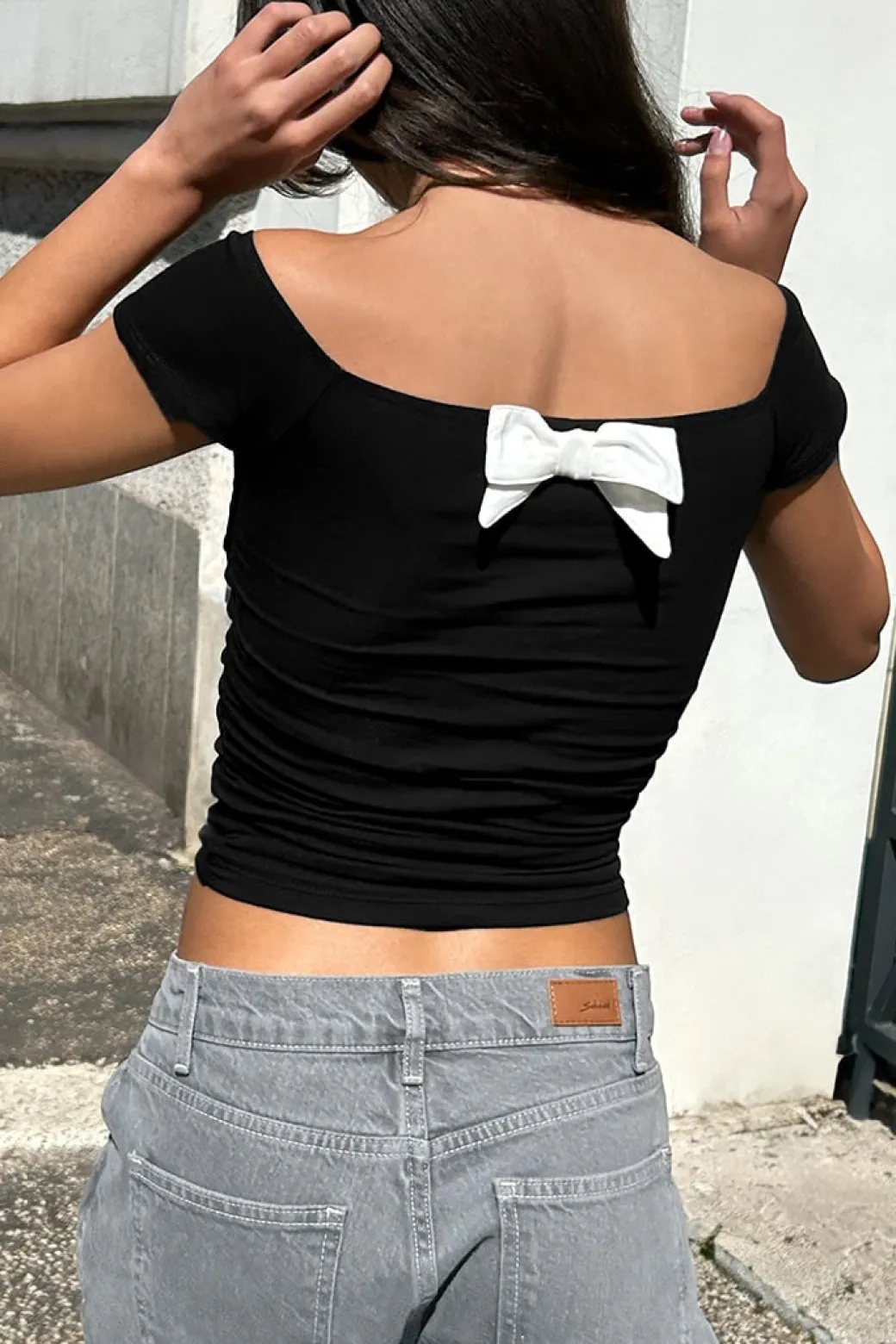 T-shirt arricciata con fiocco