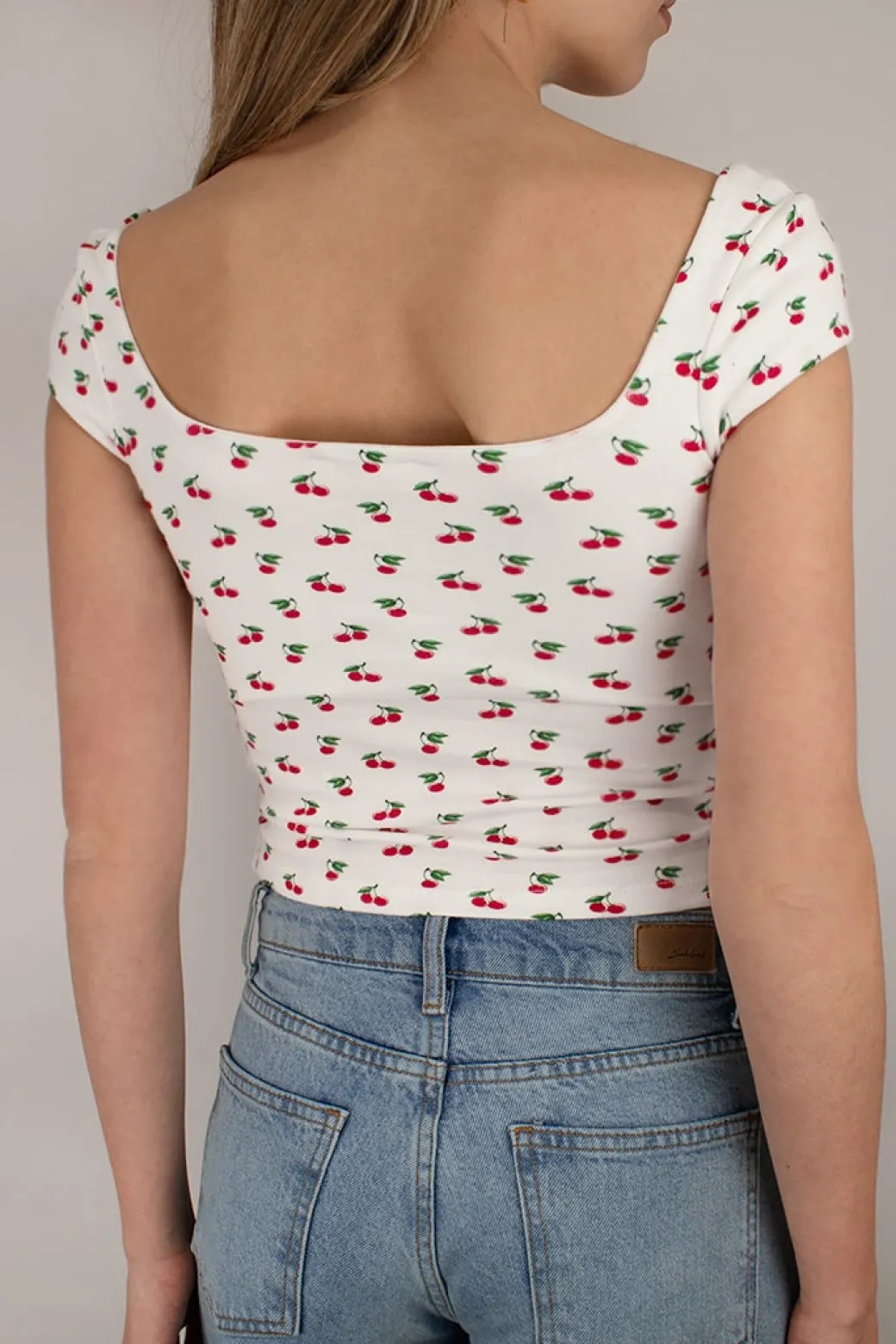 T-shirt scollo quadrato